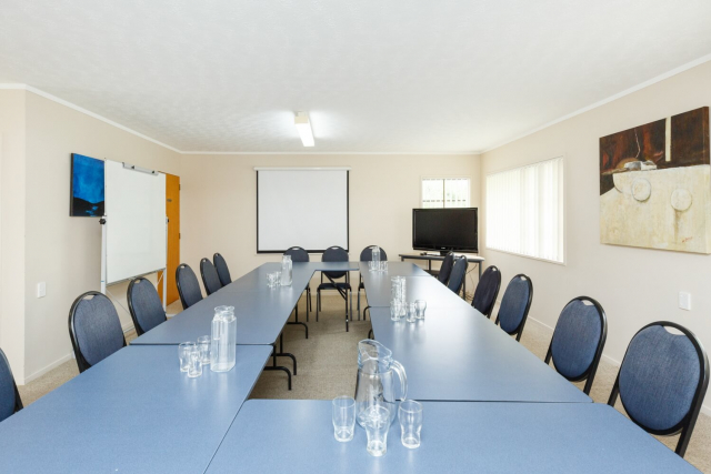 kauri_court_motel35_conference_room.jpg