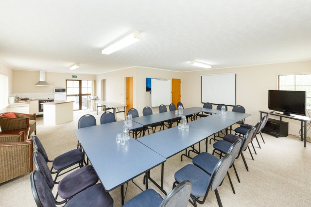 kauri_court_motel36_conference_room.jpg