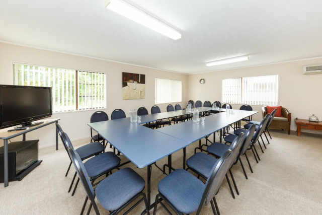 kauri_court_motel37_conference_room.jpg