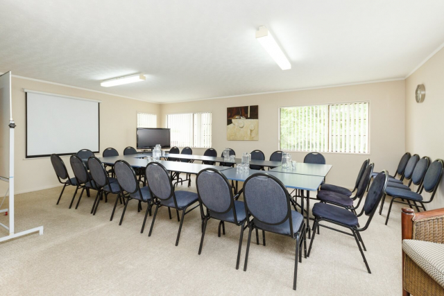 kauri_court_motel39_conference_room.jpg